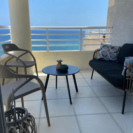 Relaxing Modern Beachfront - Amazing Sea View 아파트